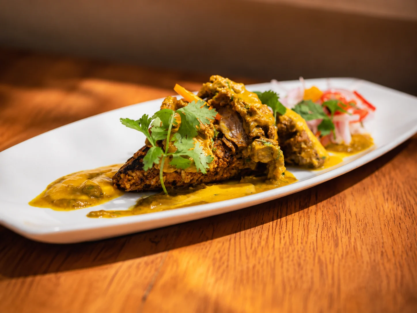 Tacu tacu con cabrito ManQura, plato de autor en Máncora